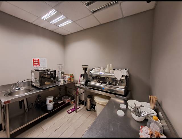 1,070M² OFFICE TO LET IN SANDHURST